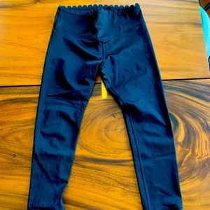 L’URV 7/8 cropped leggings. Size small. Black